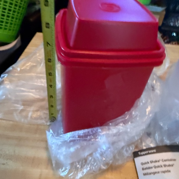 TUPPERWARE PICK A DELI CONTAINER AND A BONUS QUICK SHAKE - Picture 3 of 3